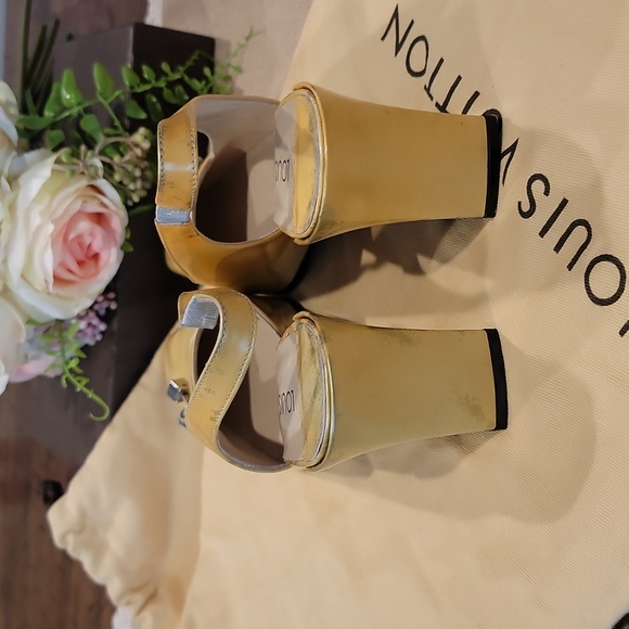 Authentic Louis Vuitton shoes - Picture 5 of 10